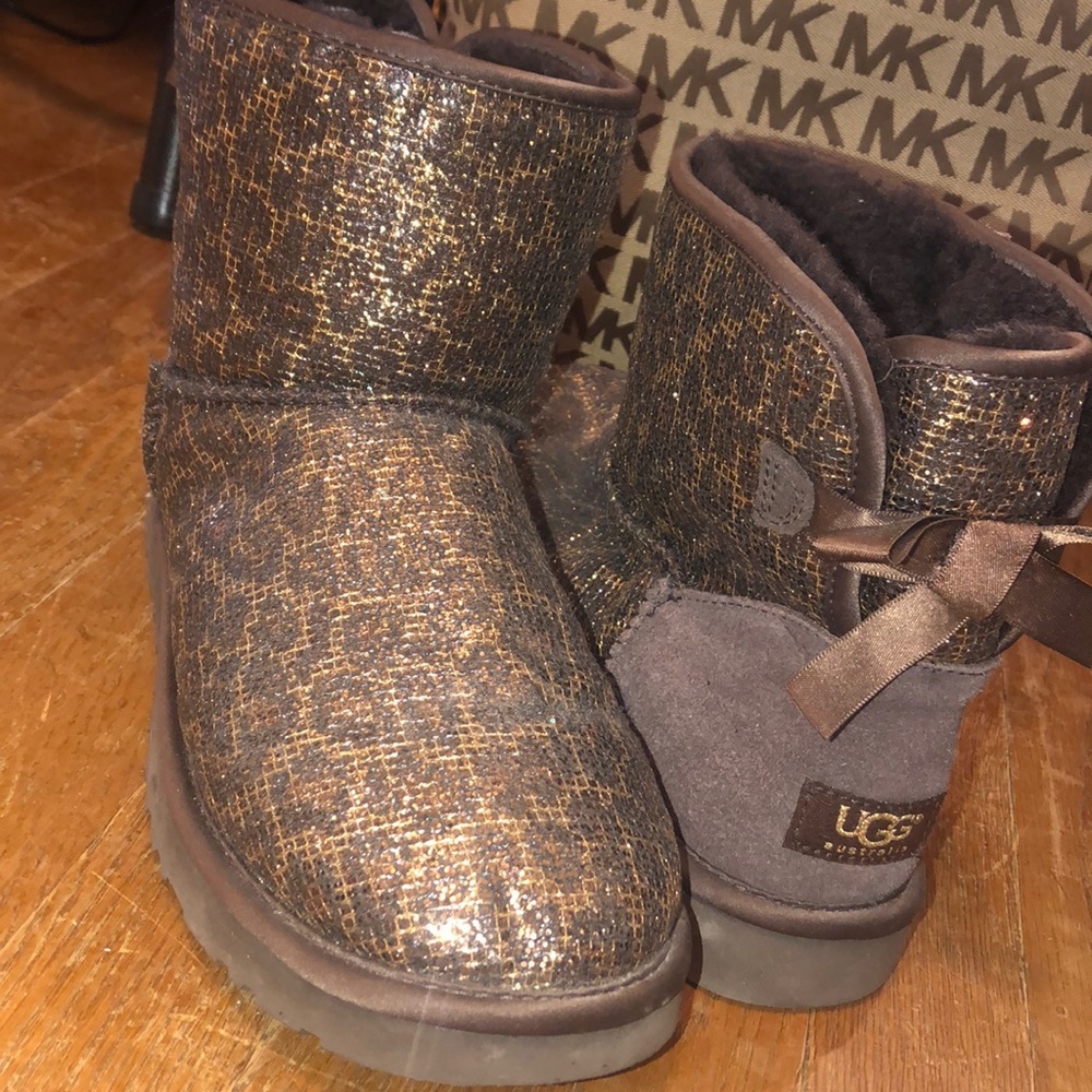 Short Ugg Size 7